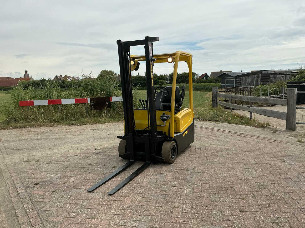 2016 HYSTER J16XNTMWB FORKLIFT - Pirun ngritës: foto 2 2016 HYSTER J16XNTMWB FORKLIFT - Pirun ngritës: foto 2