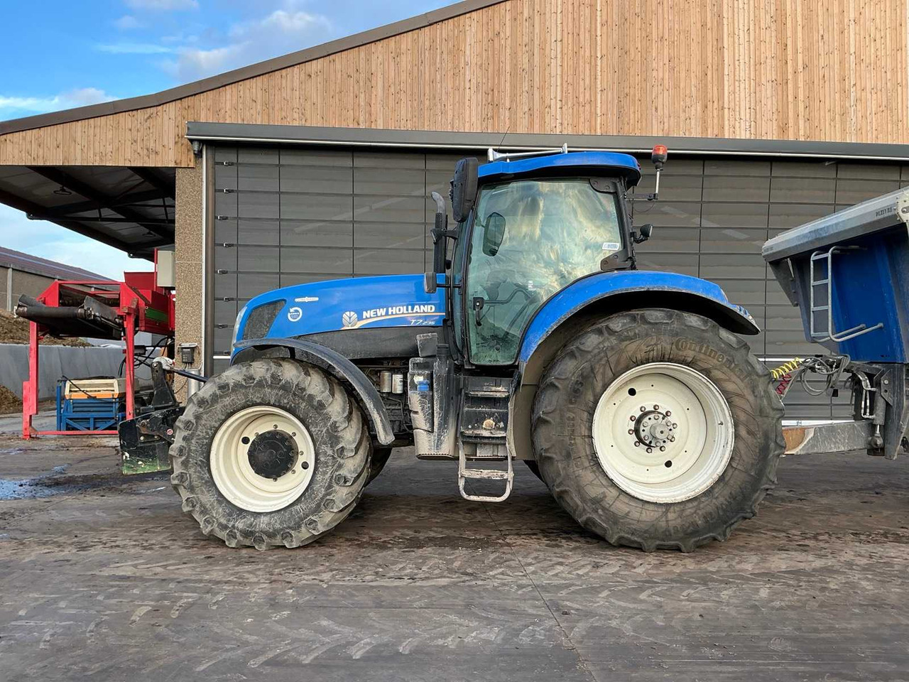 2016 NEW HOLLAND T7.235 FOUR WHEEL DRIVE FARM TRACTOR - Traktor: foto 2 2016 NEW HOLLAND T7.235 FOUR WHEEL DRIVE FARM TRACTOR - Traktor: foto 2