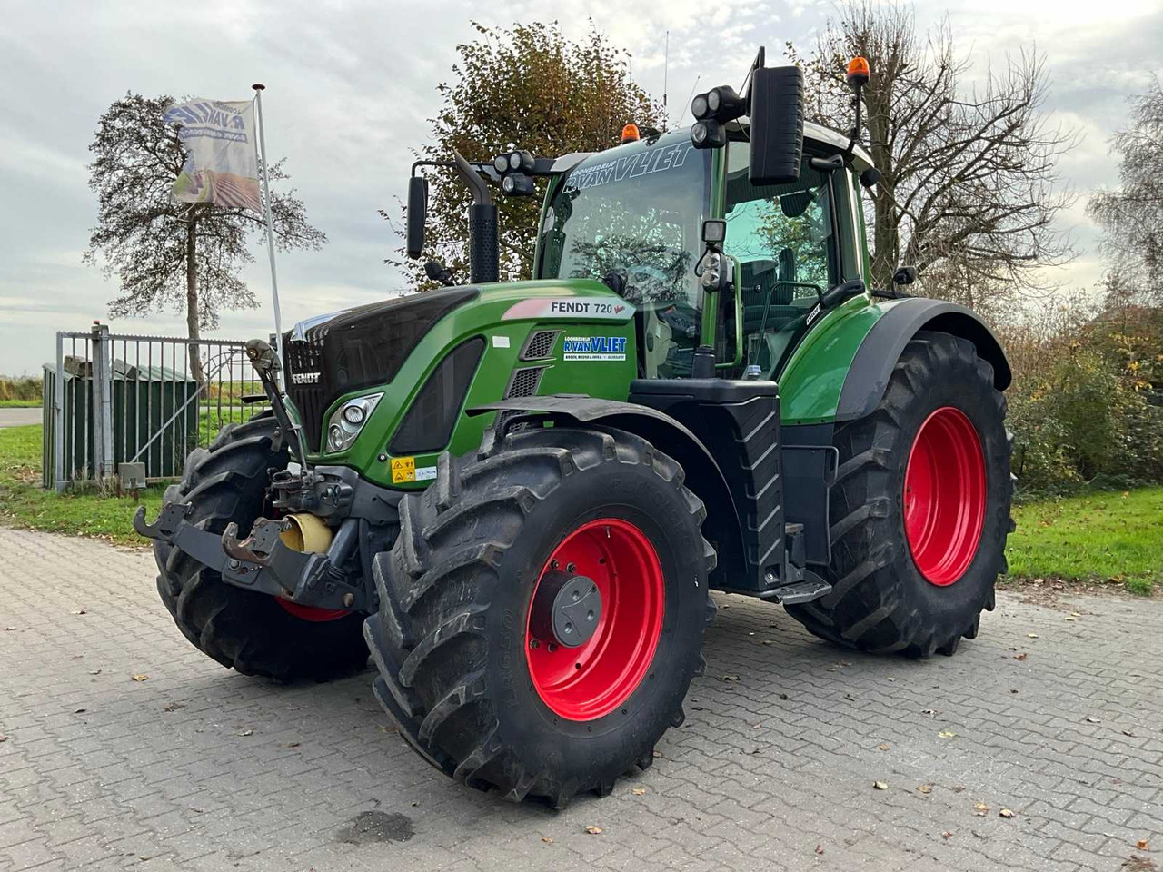 2017 FENDT 720 VARIO ALL-WHEEL DRIVE AGRICULTURAL TRACTOR - Traktor: foto 1 2017 FENDT 720 VARIO ALL-WHEEL DRIVE AGRICULTURAL TRACTOR - Traktor: foto 1