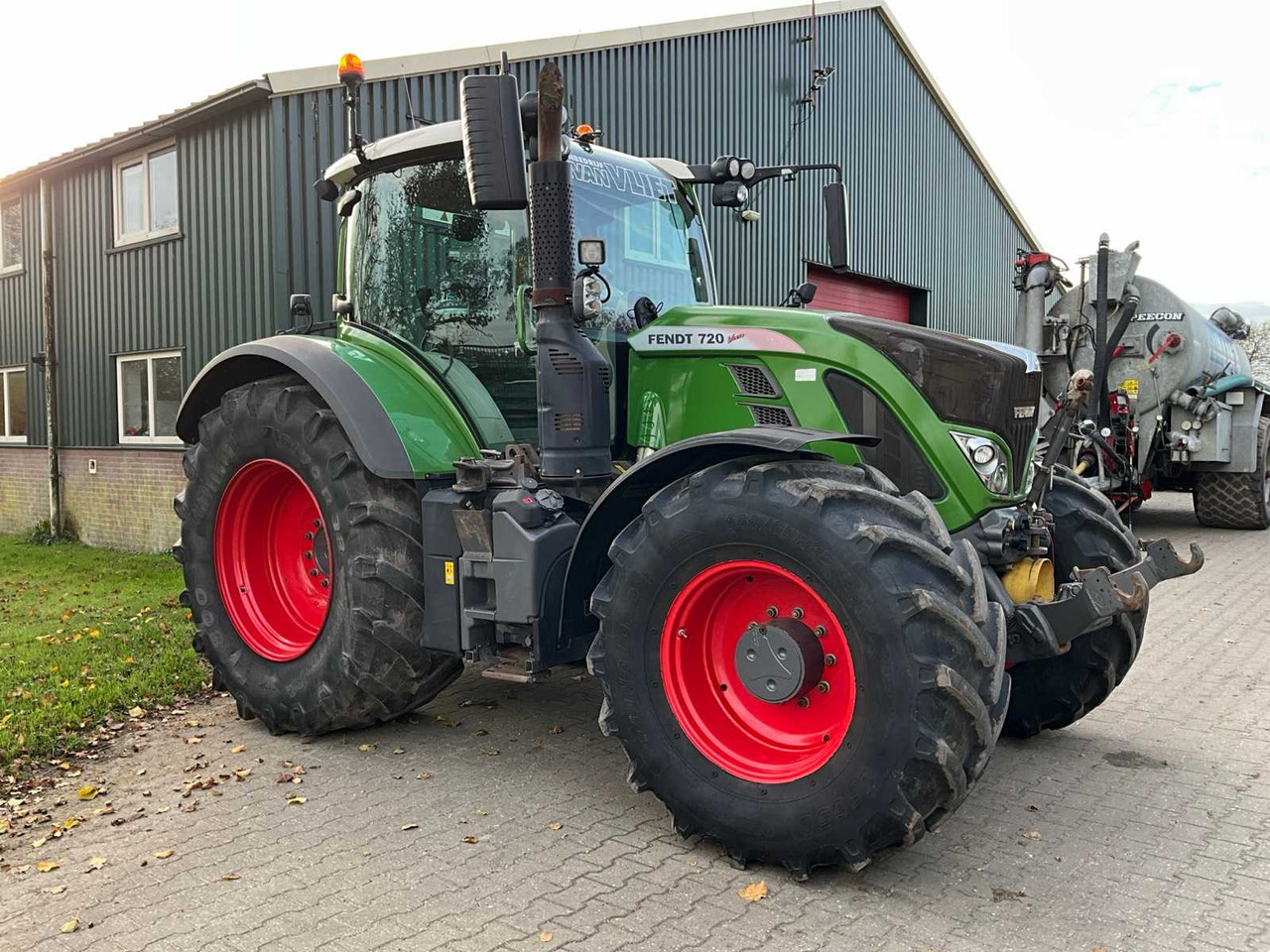 2017 FENDT 720 VARIO ALL-WHEEL DRIVE AGRICULTURAL TRACTOR - Traktor: foto 2 2017 FENDT 720 VARIO ALL-WHEEL DRIVE AGRICULTURAL TRACTOR - Traktor: foto 2