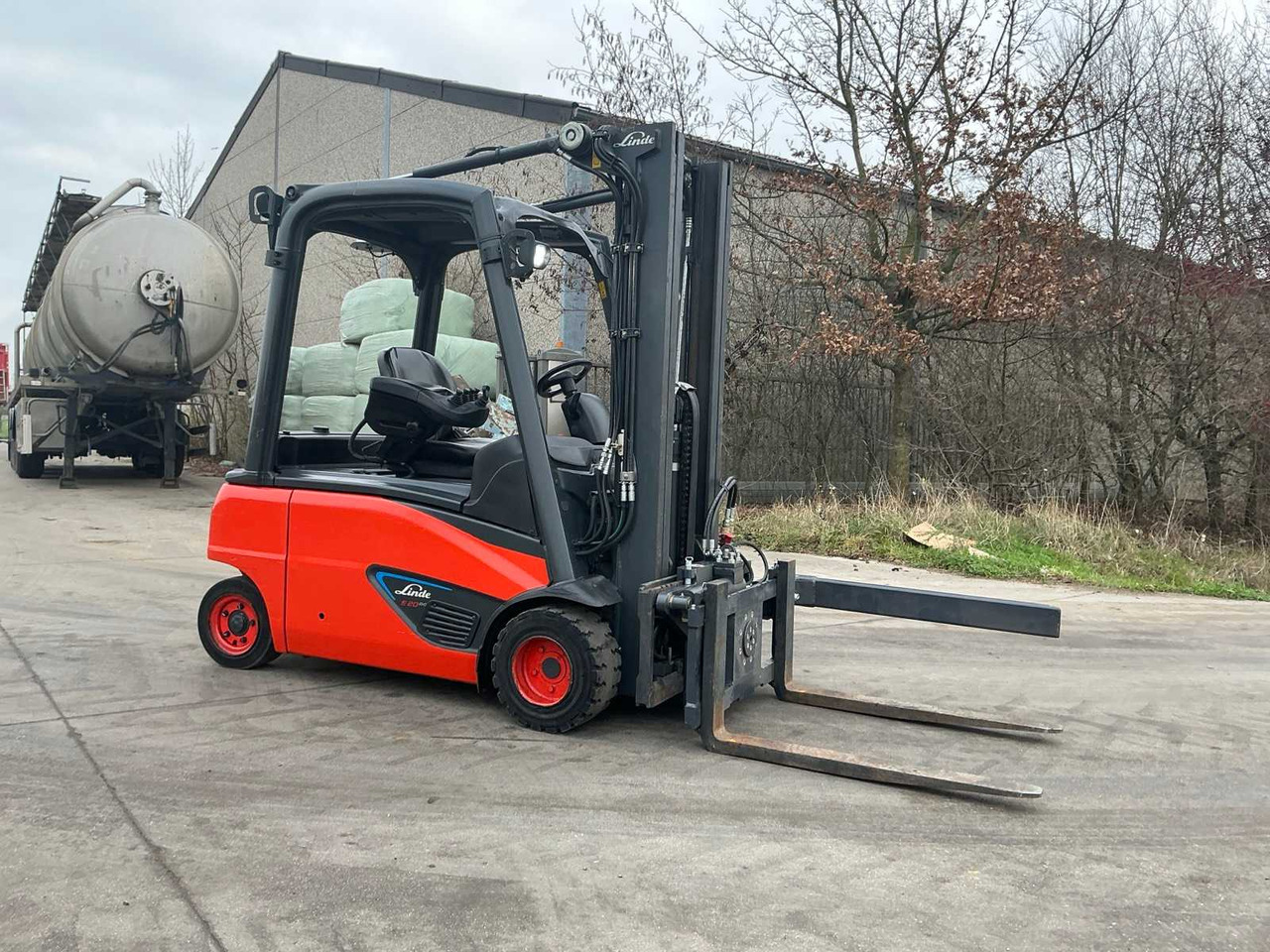 2017 LINDE E20PL-02 FORKLIFT - Pirun ngritës: foto 1 2017 LINDE E20PL-02 FORKLIFT - Pirun ngritës: foto 1