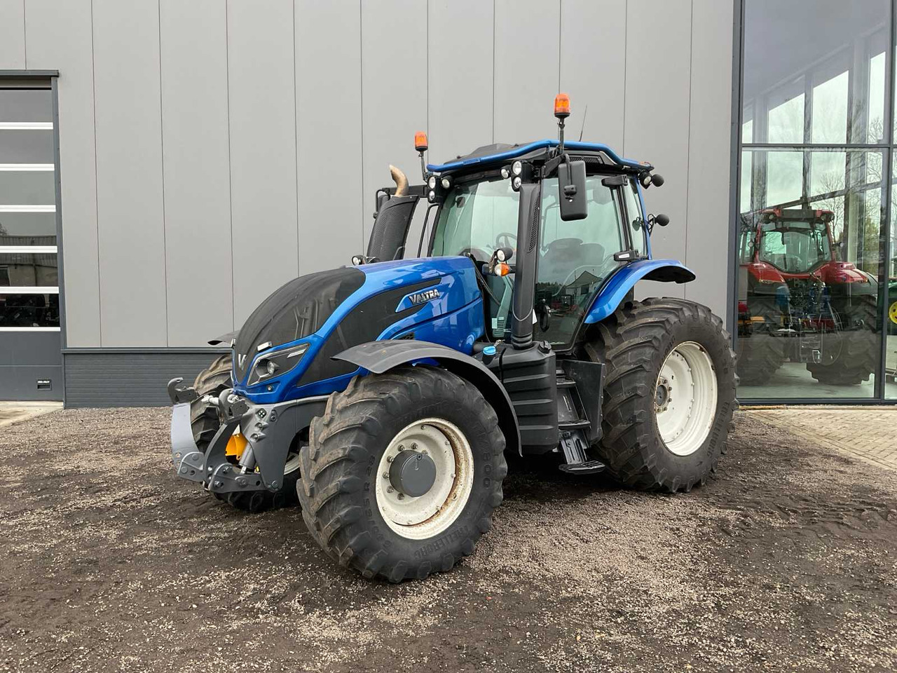 2017 VALTRA T174E ACTIVE ALL-WHEEL DRIVE FARM TRACTOR - Traktor: foto 1 2017 VALTRA T174E ACTIVE ALL-WHEEL DRIVE FARM TRACTOR - Traktor: foto 1