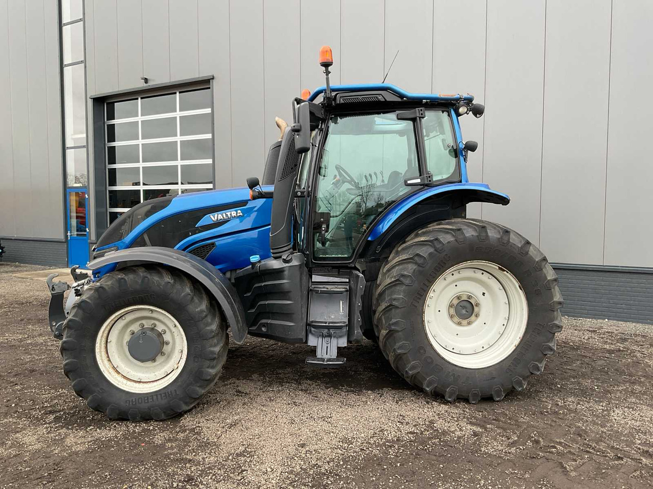 2017 VALTRA T174E ACTIVE ALL-WHEEL DRIVE FARM TRACTOR - Traktor: foto 2 2017 VALTRA T174E ACTIVE ALL-WHEEL DRIVE FARM TRACTOR - Traktor: foto 2