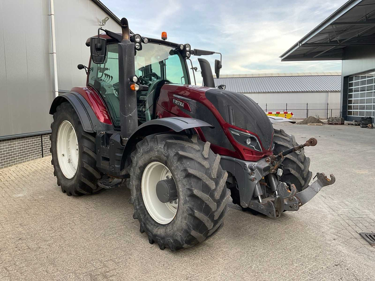 2017 VALTRA T214 ACTIVE ALL-WHEEL DRIVE FARM TRACTOR - Traktor: foto 4 2017 VALTRA T214 ACTIVE ALL-WHEEL DRIVE FARM TRACTOR - Traktor: foto 4