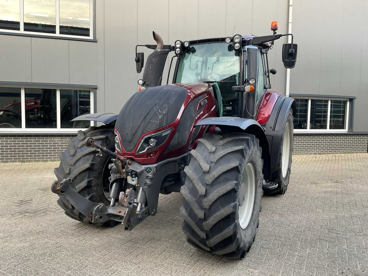 2017 VALTRA T214 ACTIVE ALL-WHEEL DRIVE FARM TRACTOR - Traktor: foto 2 2017 VALTRA T214 ACTIVE ALL-WHEEL DRIVE FARM TRACTOR - Traktor: foto 2