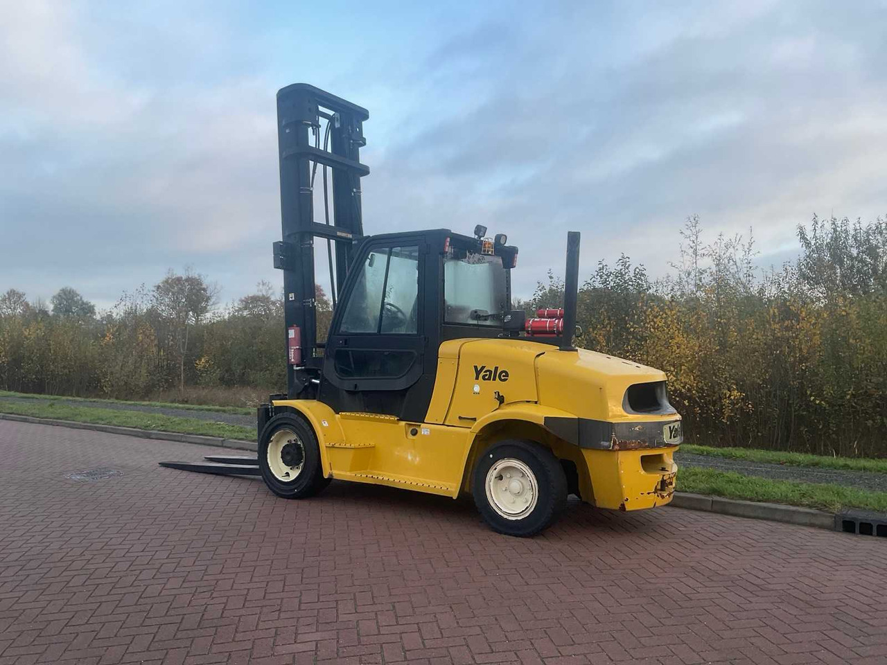 2017 YALE GDP80V FORKLIFT - Pirun ngritës: foto 4 2017 YALE GDP80V FORKLIFT - Pirun ngritës: foto 4