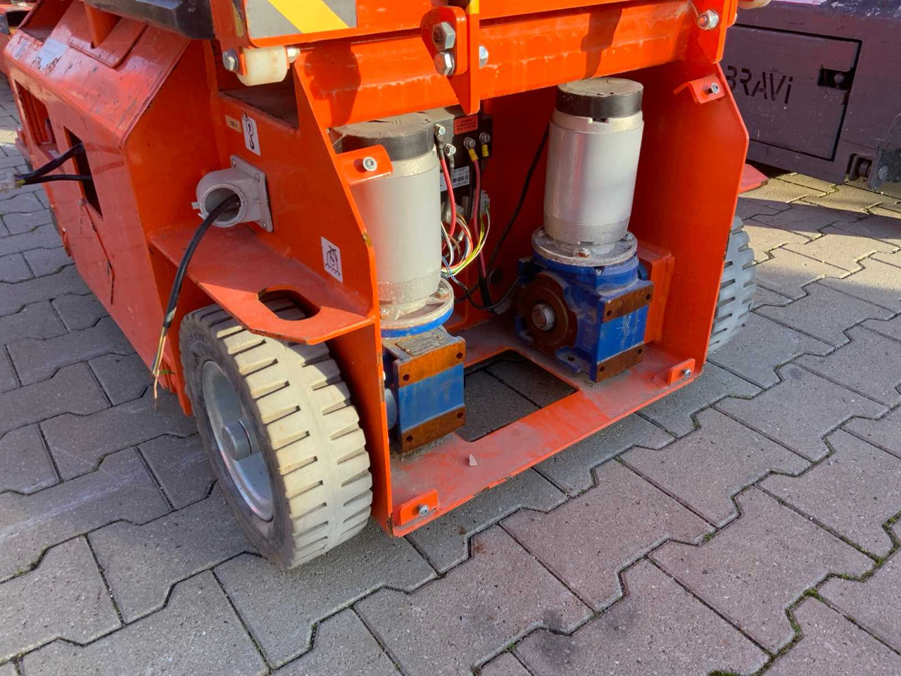 2019 BRAVIISOL LEONARDO LUI MINI HD AERIAL PLATFORM / PASSENGER LIFT - Platformë ajrore: foto 4 2019 BRAVIISOL LEONARDO LUI MINI HD AERIAL PLATFORM / PASSENGER LIFT - Platformë ajrore: foto 4