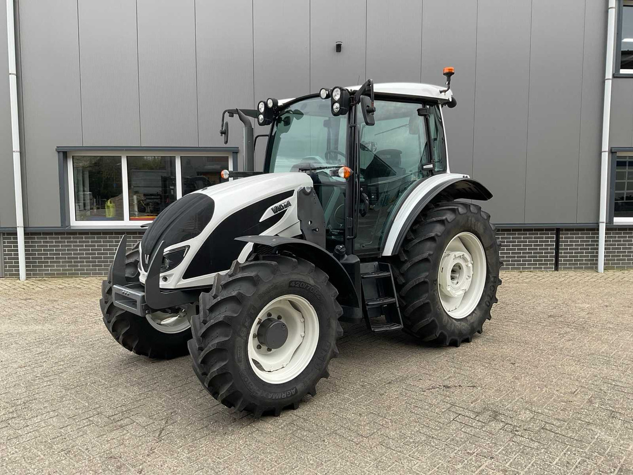 2019 VALTRA A104 HITECH ALL-WHEEL DRIVE FARM TRACTOR - Traktor: foto 1 2019 VALTRA A104 HITECH ALL-WHEEL DRIVE FARM TRACTOR - Traktor: foto 1