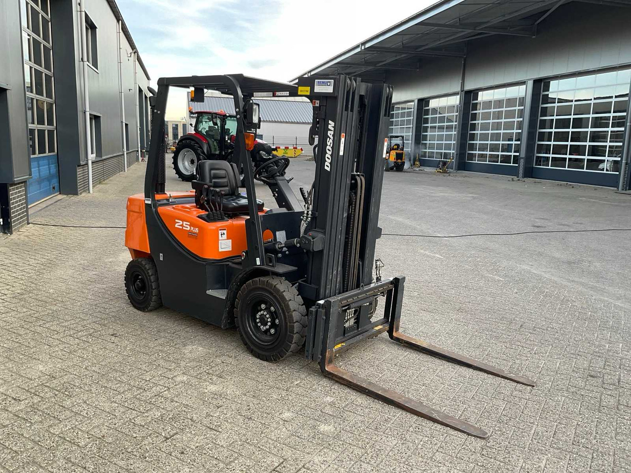 2020 DOOSAN D25GP PLUS FORKLIFT - Pirun ngritës: foto 3 2020 DOOSAN D25GP PLUS FORKLIFT - Pirun ngritës: foto 3
