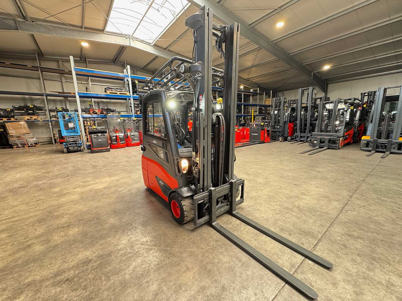 2020 SERVICE + UVV 07/2026 LINDE E20L 2.000KG 3.+4. VALVE TRIPLEX SCALE CAMERA FULL ELECTRIC FORKLIFT - Pirun ngritës: foto 4 2020 SERVICE + UVV 07/2026 LINDE E20L 2.000KG 3.+4. VALVE TRIPLEX SCALE CAMERA FULL ELECTRIC FORKLIFT - Pirun ngritës: foto 4