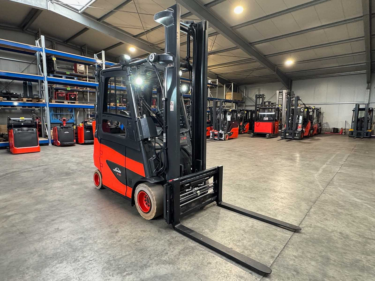 2020 SERVICE + UVV 09/2026 LINDE E30 EVO 3.000KG ELECTRIC FORKLIFT 3RD + 4TH VALVE FORK ADJUSTER 2025 - Pirun ngritës: foto 4 2020 SERVICE + UVV 09/2026 LINDE E30 EVO 3.000KG ELECTRIC FORKLIFT 3RD + 4TH VALVE FORK ADJUSTER 2025 - Pirun ngritës: foto 4