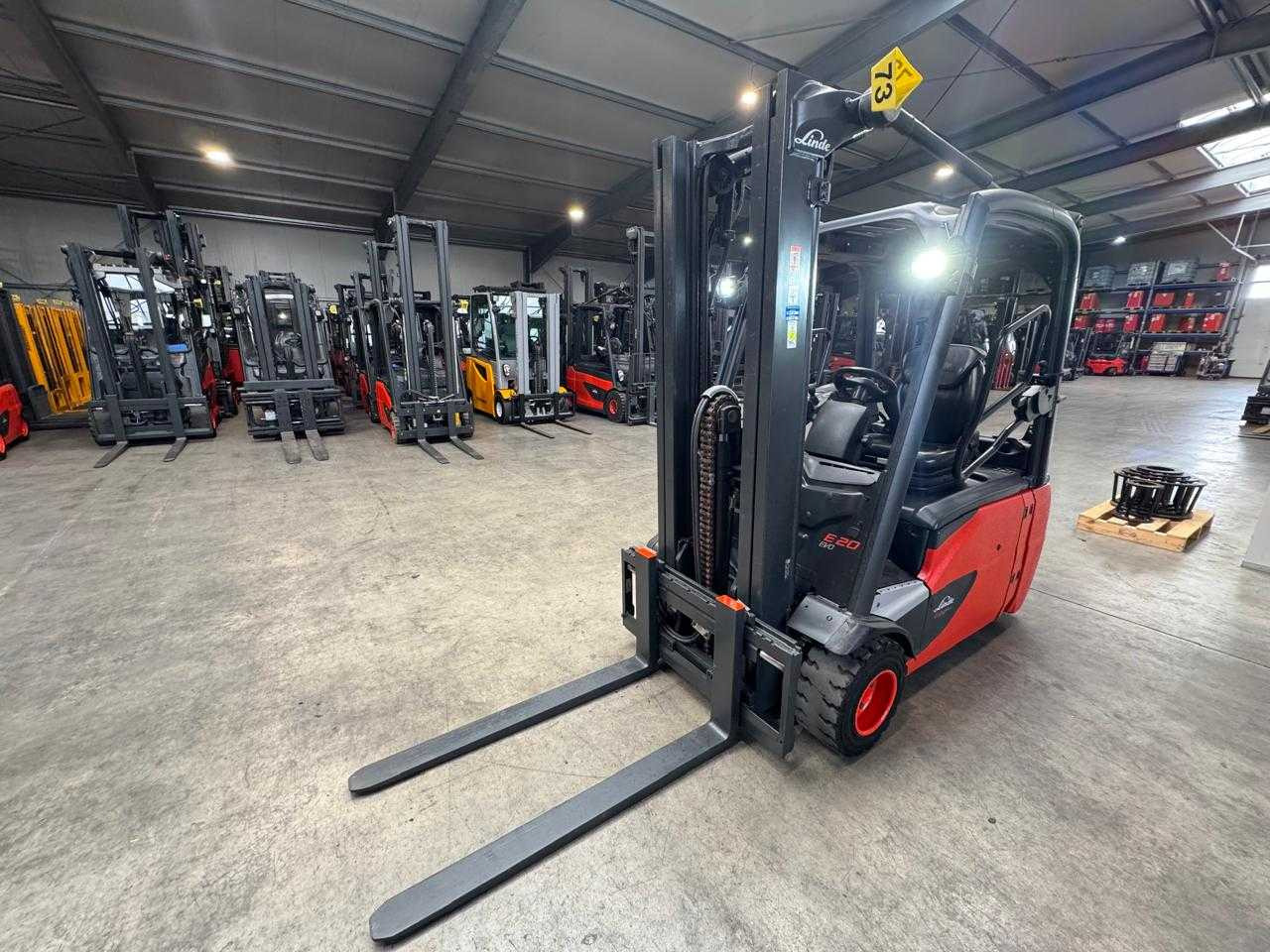 2020 SERVICE+UVV 10/2026 LINDE E20L 2,000KG TRIPLEX 462CM ELECTRIC FORKLIFT 9,940 HOURS - Pirun ngritës: foto 2 2020 SERVICE+UVV 10/2026 LINDE E20L 2,000KG TRIPLEX 462CM ELECTRIC FORKLIFT 9,940 HOURS - Pirun ngritës: foto 2