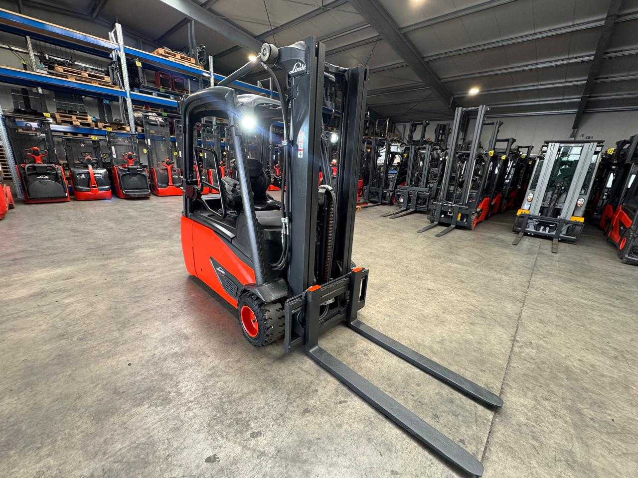 2020 SERVICE+UVV 10/2026 LINDE E20L 2,000KG TRIPLEX 462CM ELECTRIC FORKLIFT 9,940 HOURS - Pirun ngritës: foto 5 2020 SERVICE+UVV 10/2026 LINDE E20L 2,000KG TRIPLEX 462CM ELECTRIC FORKLIFT 9,940 HOURS - Pirun ngritës: foto 5