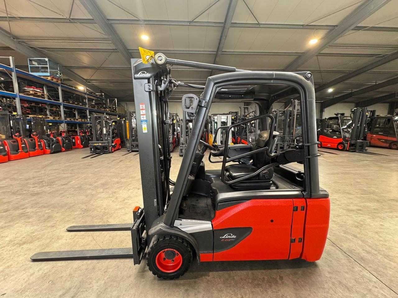 2020 SERVICE+UVV 10/2026 LINDE E20L 2,000KG TRIPLEX 462CM ELECTRIC FORKLIFT 9,940 HOURS - Pirun ngritës: foto 1 2020 SERVICE+UVV 10/2026 LINDE E20L 2,000KG TRIPLEX 462CM ELECTRIC FORKLIFT 9,940 HOURS - Pirun ngritës: foto 1