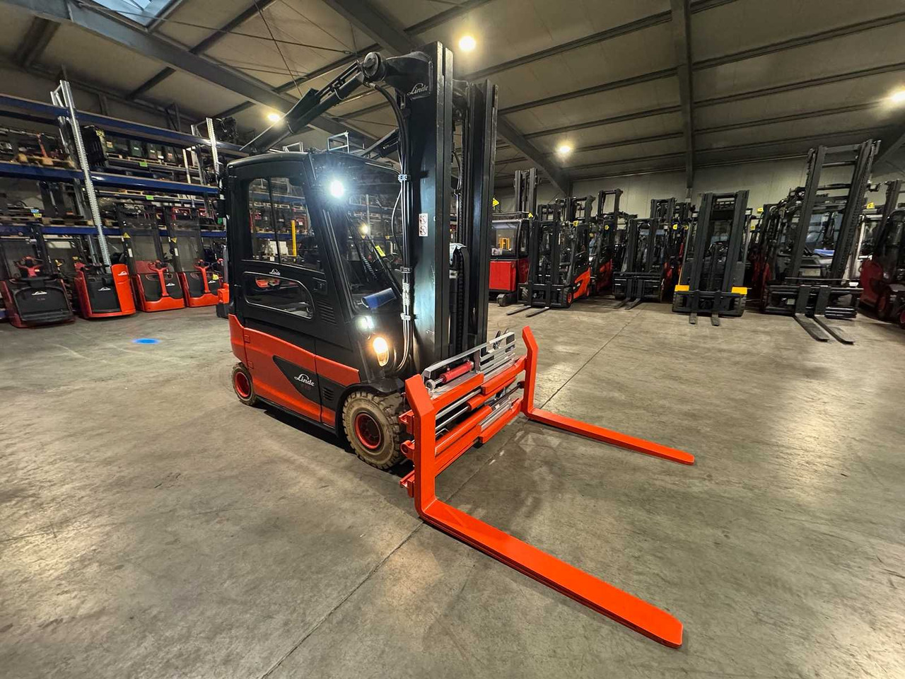 2020 SERVICE + UVV 12/2026 LINDE E25L 2.500KG 3.+4. VALVE FORK ADJUSTER TRIPLEX ELECTRIC FORKLIFT 15.834 HOURS - Pirun ngritës: foto 5 2020 SERVICE + UVV 12/2026 LINDE E25L 2.500KG 3.+4. VALVE FORK ADJUSTER TRIPLEX ELECTRIC FORKLIFT 15.834 HOURS - Pirun ngritës: foto 5