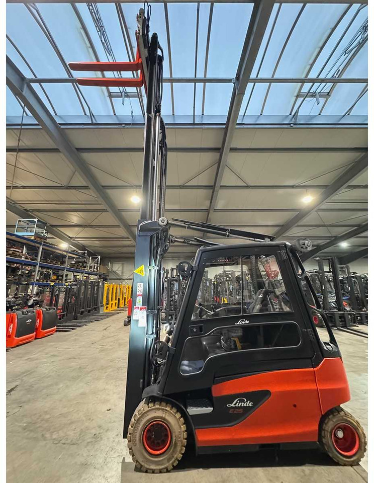 2020 SERVICE + UVV 12/2026 LINDE E25L 2.500KG 3.+4. VALVE FORK ADJUSTER TRIPLEX ELECTRIC FORKLIFT 15.834 HOURS - Pirun ngritës: foto 4 2020 SERVICE + UVV 12/2026 LINDE E25L 2.500KG 3.+4. VALVE FORK ADJUSTER TRIPLEX ELECTRIC FORKLIFT 15.834 HOURS - Pirun ngritës: foto 4