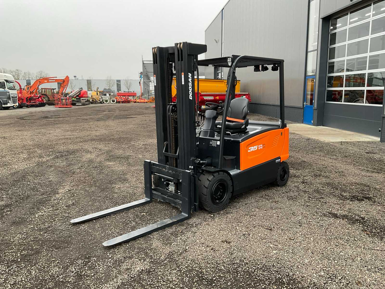 2023 DOOSAN B35X-7B PLUS FORKLIFT - Pirun ngritës: foto 3 2023 DOOSAN B35X-7B PLUS FORKLIFT - Pirun ngritës: foto 3