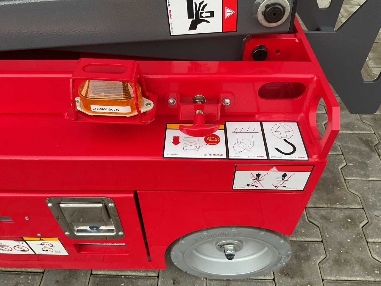 2025 MANTALL XE-60 MINI AERIAL WORK PLATFORM - Platformë ajrore: foto 5 2025 MANTALL XE-60 MINI AERIAL WORK PLATFORM - Platformë ajrore: foto 5