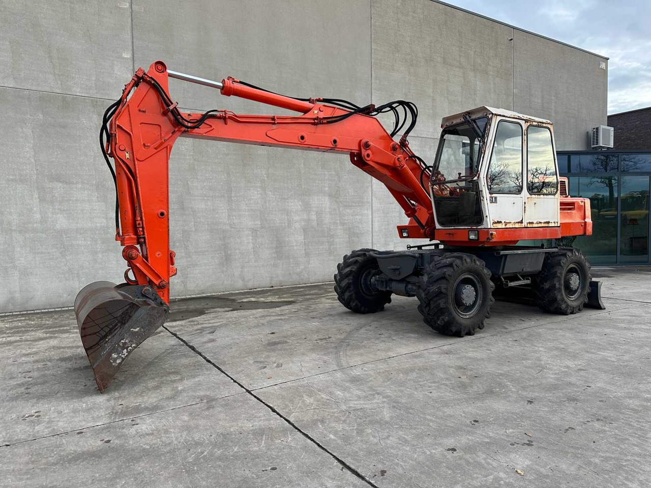 ATLAS - 1985 - 1302E - WHEELED EXCAVATOR - Ekskavator me goma: foto 1 ATLAS - 1985 - 1302E - WHEELED EXCAVATOR - Ekskavator me goma: foto 1