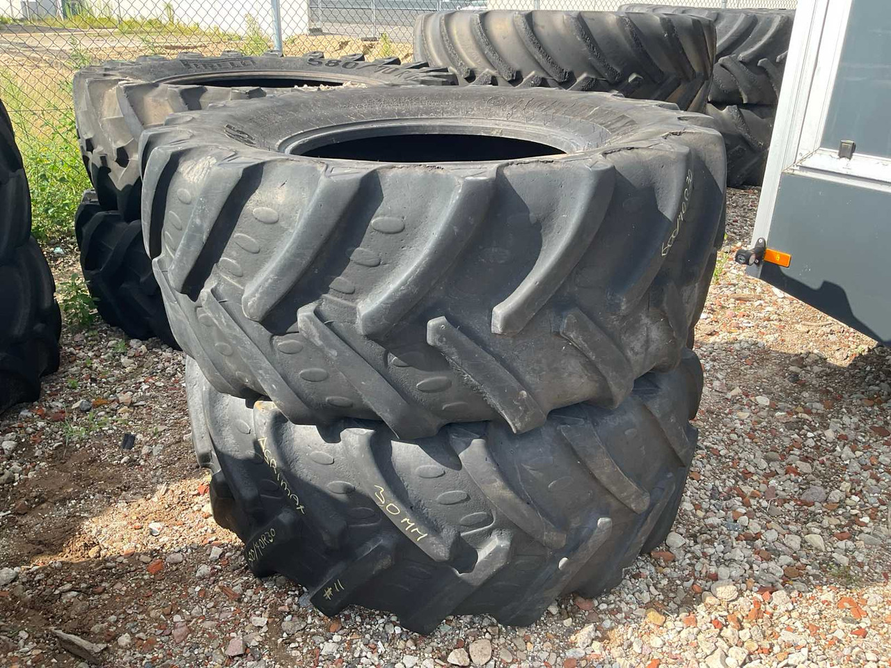 Agrimax RT 765 - Goma dhe bandazhe për Traktor: foto 1 Agrimax RT 765 - Goma dhe bandazhe për Traktor: foto 1