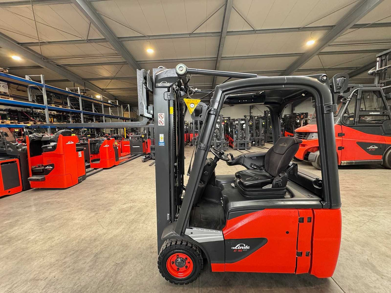 BATTERY 2021 SERVICE + UVV 07/26 LINDE E16 EVO 1,600KG DUPLEX FREE LIFT ELECTRIC FORKLIFT - Pirun ngritës: foto 2 BATTERY 2021 SERVICE + UVV 07/26 LINDE E16 EVO 1,600KG DUPLEX FREE LIFT ELECTRIC FORKLIFT - Pirun ngritës: foto 2
