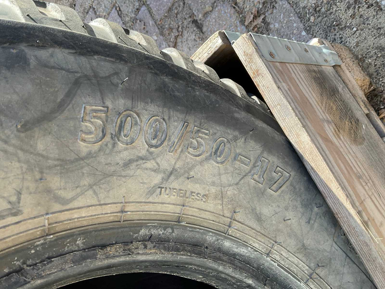 BKT IMPLEMENT-AW708 BAND (2X) - Ekskavator me goma: foto 5 BKT IMPLEMENT-AW708 BAND (2X) - Ekskavator me goma: foto 5