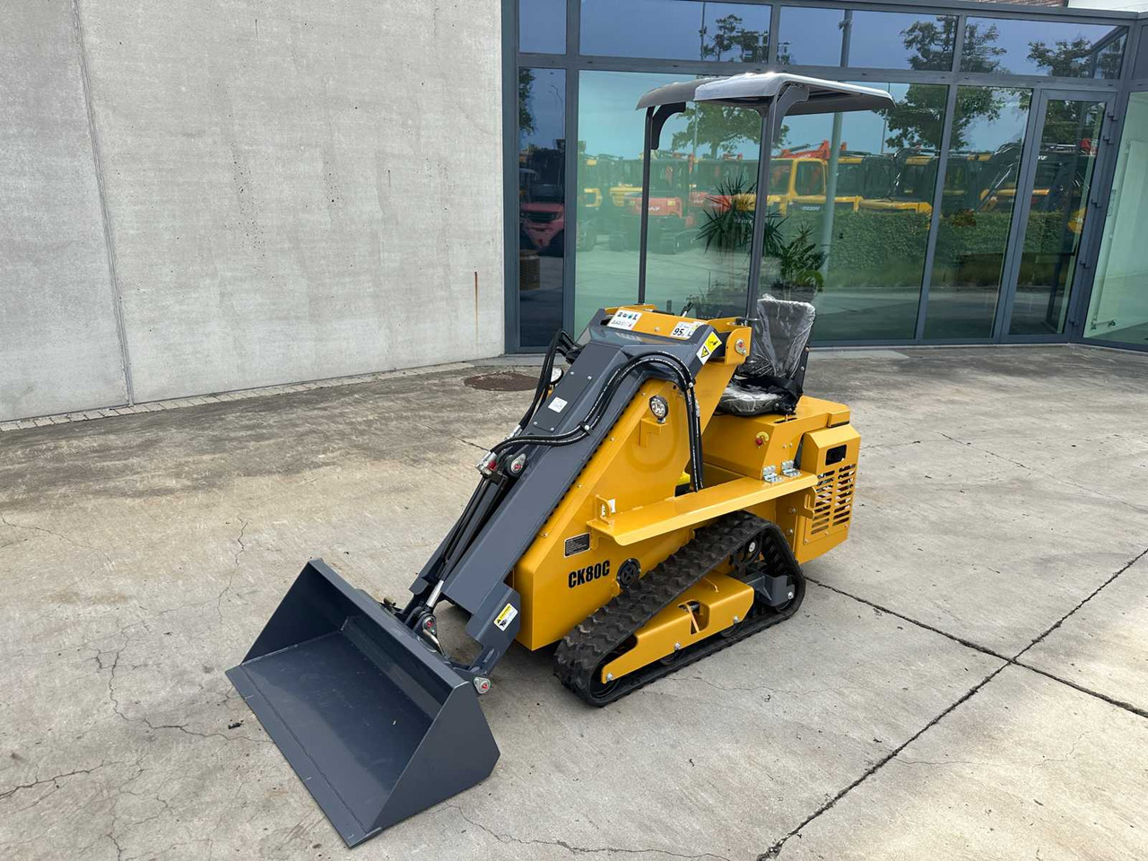 CAPTOK - 2025 - CK80C - SKID STEER LOADER - Mini fadrom me zinxhir: foto 1 CAPTOK - 2025 - CK80C - SKID STEER LOADER - Mini fadrom me zinxhir: foto 1