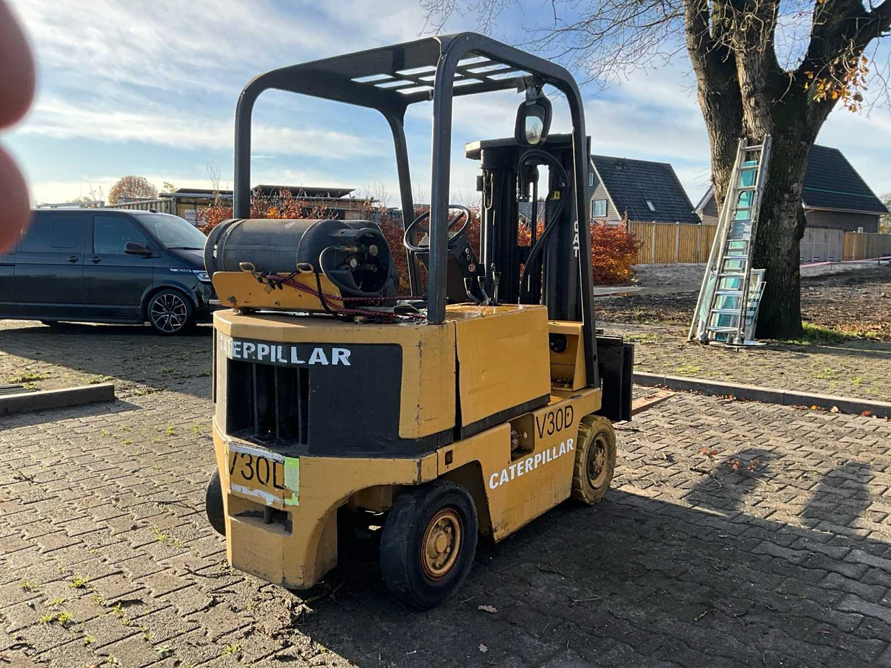 CATARPILLAR V30D FORKLIFT - Pirun ngritës: foto 4 CATARPILLAR V30D FORKLIFT - Pirun ngritës: foto 4