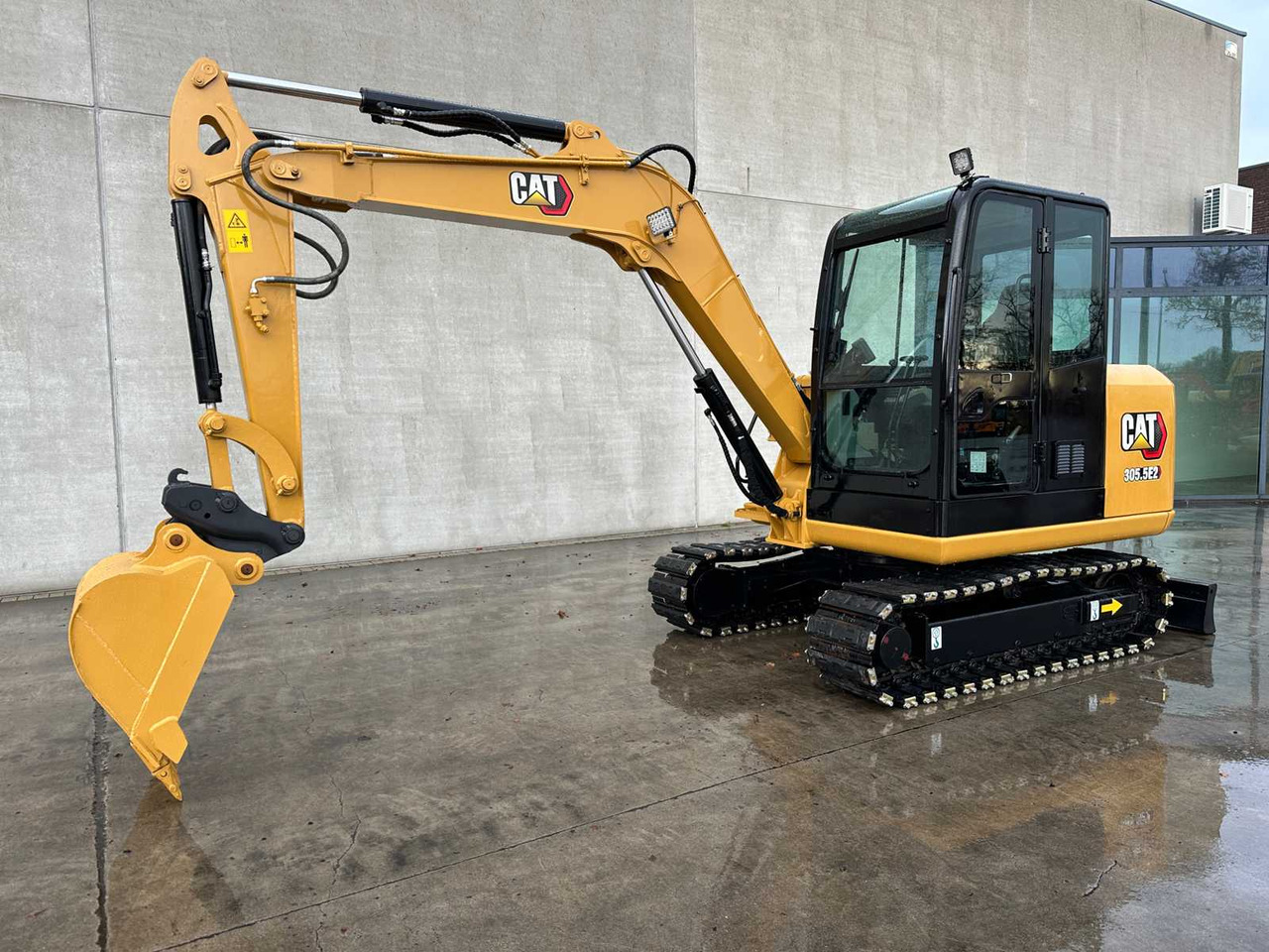 CATERPILLAR - 2017 - 305.5E2 - MIDI EXCAVATOR - Ekskavator: foto 1 CATERPILLAR - 2017 - 305.5E2 - MIDI EXCAVATOR - Ekskavator: foto 1