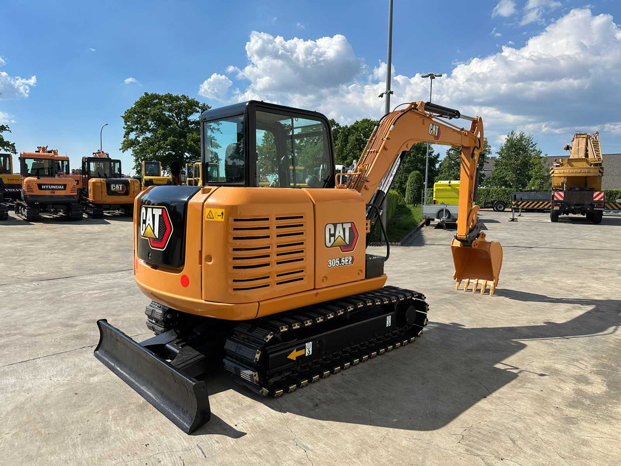 Caterpillar 305.5E2 - Ekskavator me zinxhirë: foto 4 Caterpillar 305.5E2 - Ekskavator me zinxhirë: foto 4