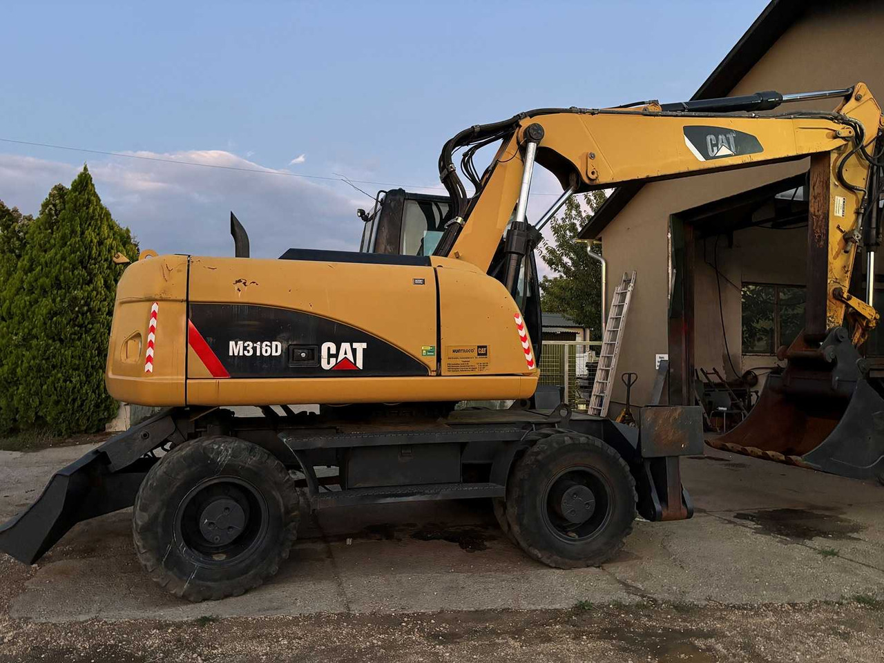 Caterpillar M316D - Ekskavator me goma: foto 1 Caterpillar M316D - Ekskavator me goma: foto 1