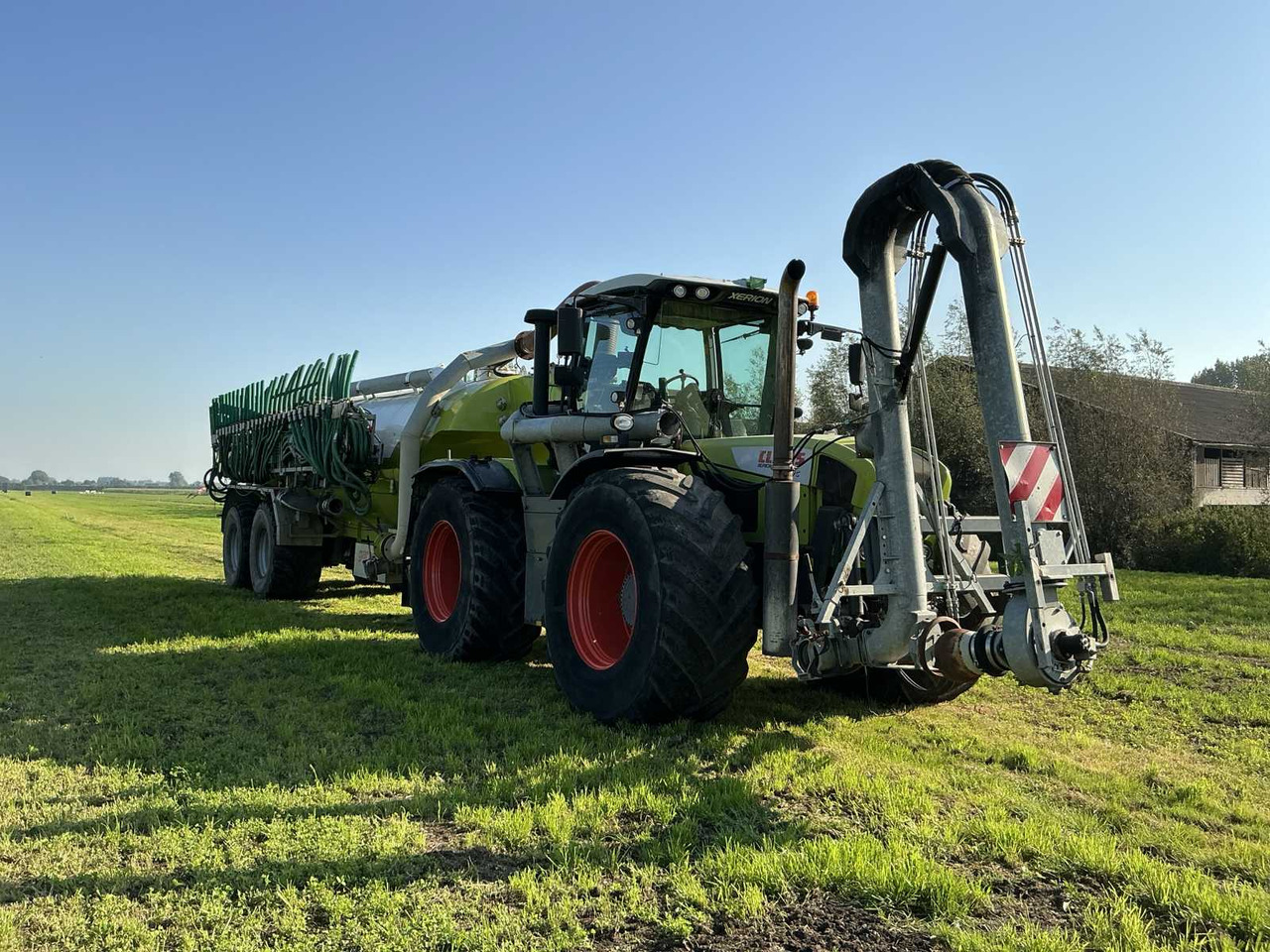 Claas Xerion 3800 Trac VC - PTLX 28 - Shpërndarës plehu: foto 2 Claas Xerion 3800 Trac VC - PTLX 28 - Shpërndarës plehu: foto 2