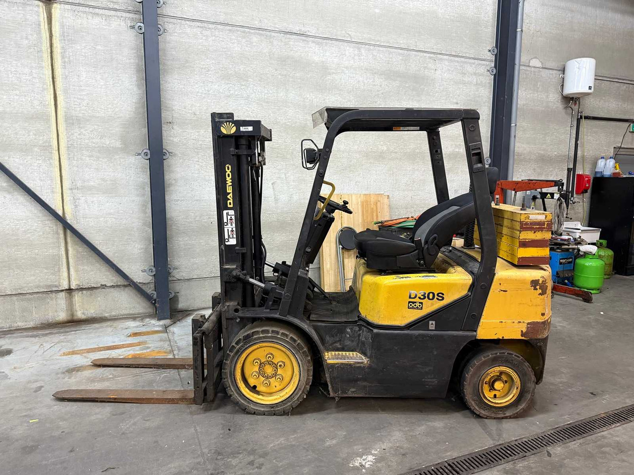 DAEWOO - 2005 - D30S - FORKLIFT - Pirun ngritës: foto 3 DAEWOO - 2005 - D30S - FORKLIFT - Pirun ngritës: foto 3