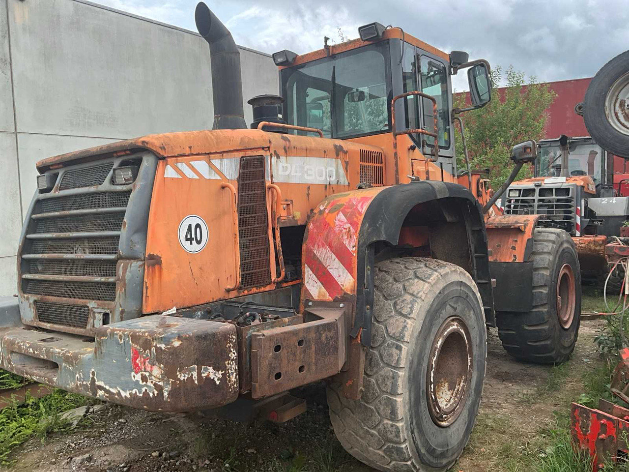 DOOSAN DL300 - Fadrom me goma: foto 2 DOOSAN DL300 - Fadrom me goma: foto 2