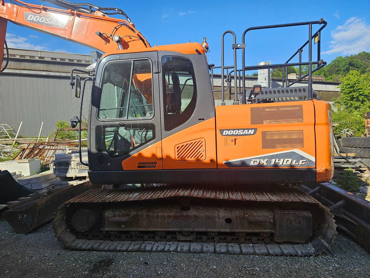 DOOSAN DX140LCR-7 - Ekskavator me zinxhirë: foto 3 DOOSAN DX140LCR-7 - Ekskavator me zinxhirë: foto 3