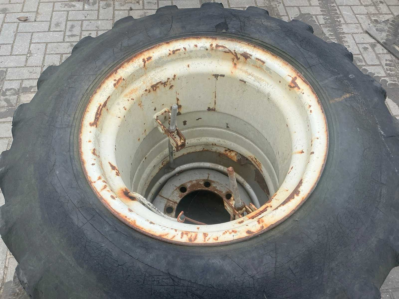 DOUBLE TIRE ON RIM - Ekskavator me goma: foto 4 DOUBLE TIRE ON RIM - Ekskavator me goma: foto 4