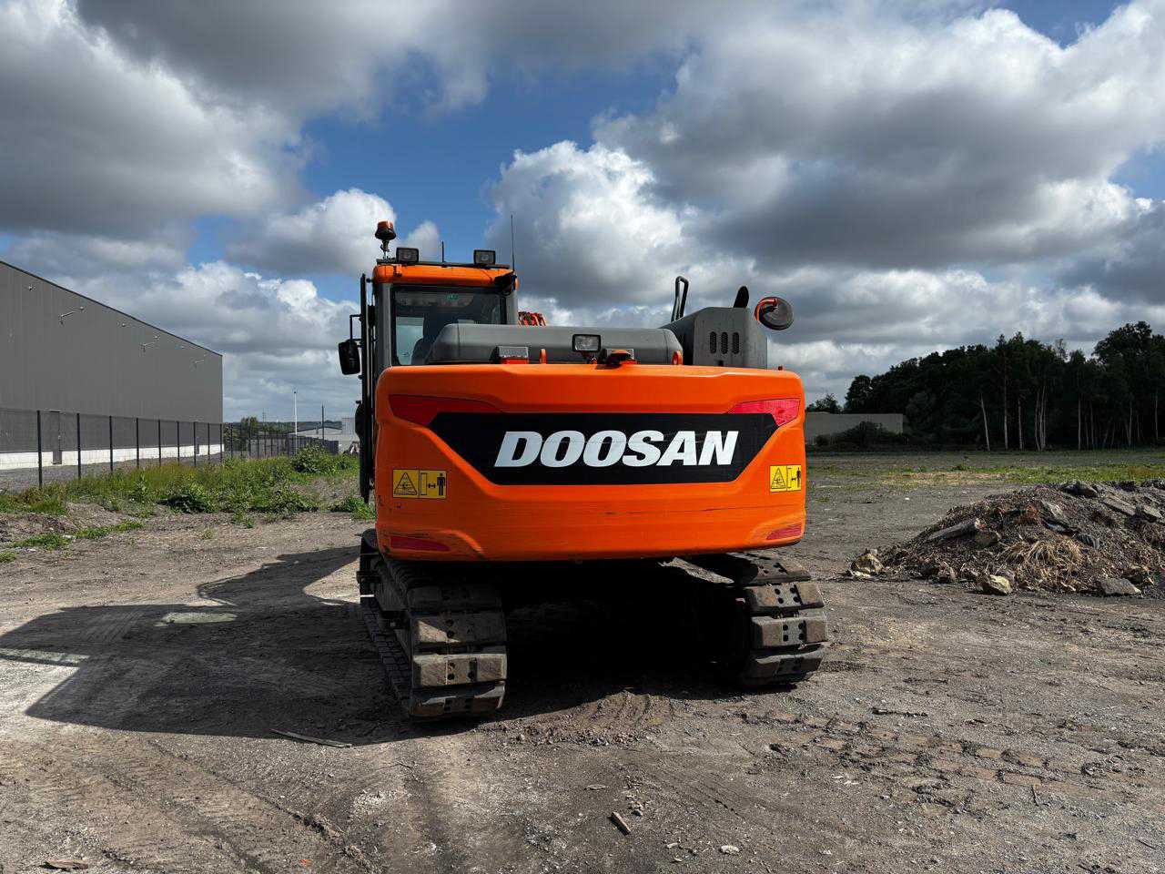 Doosan DX140 LC-5 - Ekskavator me zinxhirë: foto 3 Doosan DX140 LC-5 - Ekskavator me zinxhirë: foto 3