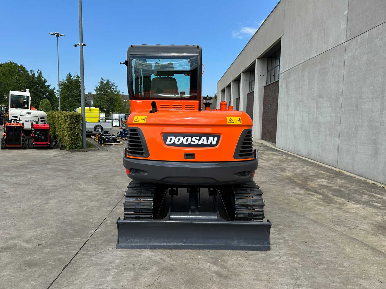 Doosan DX55-9C - Ekskavator me zinxhirë: foto 5 Doosan DX55-9C - Ekskavator me zinxhirë: foto 5