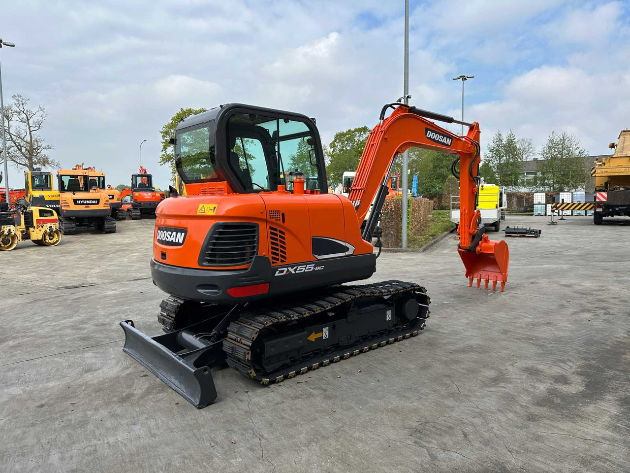 Doosan DX55-9C - Ekskavator me zinxhirë: foto 4 Doosan DX55-9C - Ekskavator me zinxhirë: foto 4