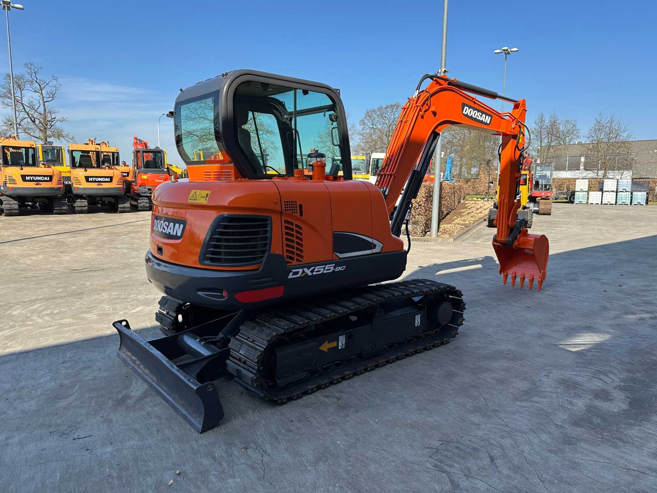 Doosan DX55-9C - Ekskavator me zinxhirë: foto 4 Doosan DX55-9C - Ekskavator me zinxhirë: foto 4