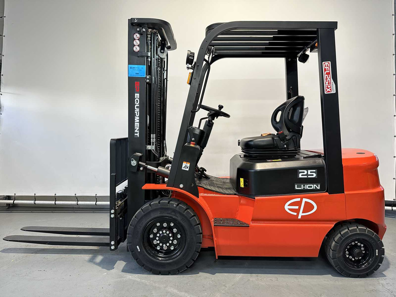 EP - EFL 252 X - FORK POSITIONER, SIDESHIFT, TRIPLEX, FORKLIFT 2025 - Pirun ngritës: foto 1 EP - EFL 252 X - FORK POSITIONER, SIDESHIFT, TRIPLEX, FORKLIFT 2025 - Pirun ngritës: foto 1
