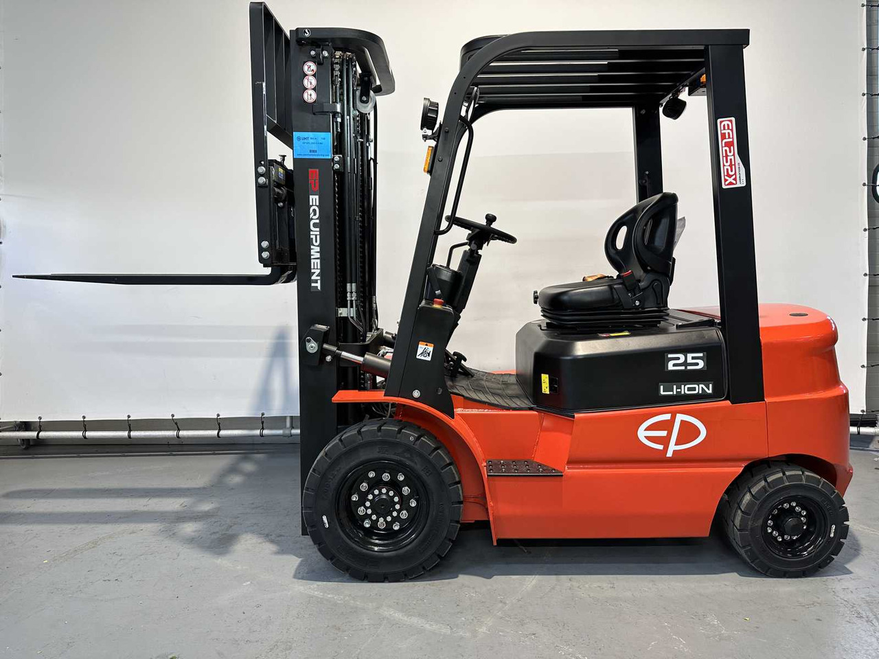 EP - EFL 252 X - FORK POSITIONER, SIDESHIFT, TRIPLEX, FORKLIFT 2025 - Pirun ngritës: foto 5 EP - EFL 252 X - FORK POSITIONER, SIDESHIFT, TRIPLEX, FORKLIFT 2025 - Pirun ngritës: foto 5