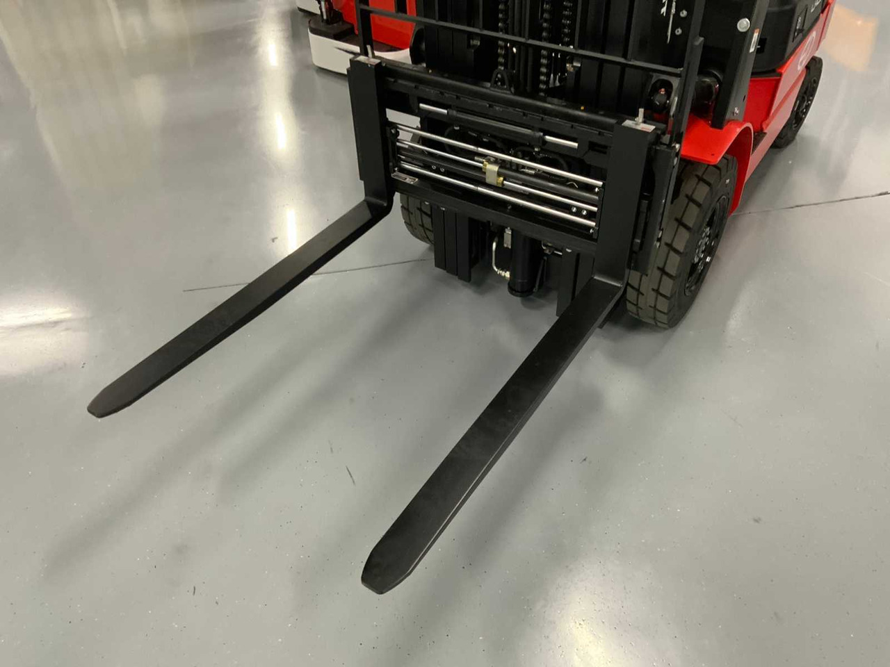 EP - EFL 252 X - FORK POSITIONER, SIDESHIFT, TRIPLEX, FORKLIFT 2025 - Pirun ngritës: foto 2 EP - EFL 252 X - FORK POSITIONER, SIDESHIFT, TRIPLEX, FORKLIFT 2025 - Pirun ngritës: foto 2