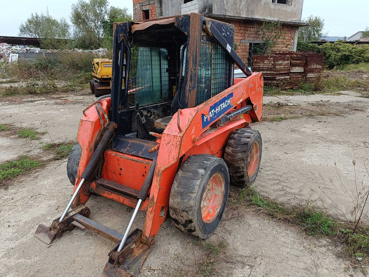 FIAT-HITACHI - SL45B - SKID STEER LOADER - 1998 - Mini fadrom me zinxhir: foto 1 FIAT-HITACHI - SL45B - SKID STEER LOADER - 1998 - Mini fadrom me zinxhir: foto 1
