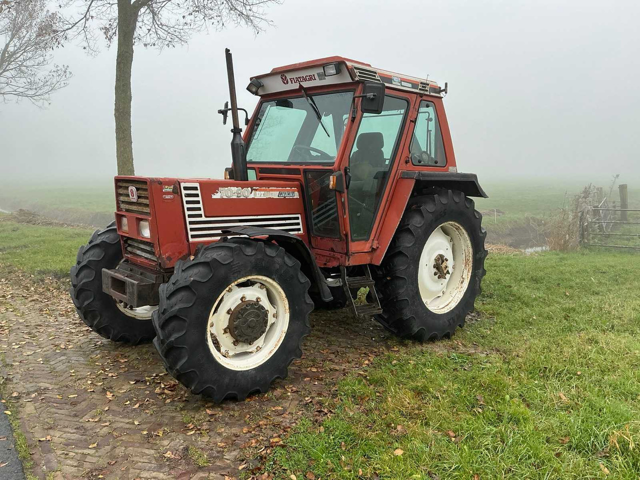 Fiat 1990 FIAT 70-90 DT ALL-WHEEL DRIVE FARM TRACTOR - Traktor: foto 1 Fiat 1990 FIAT 70-90 DT ALL-WHEEL DRIVE FARM TRACTOR - Traktor: foto 1