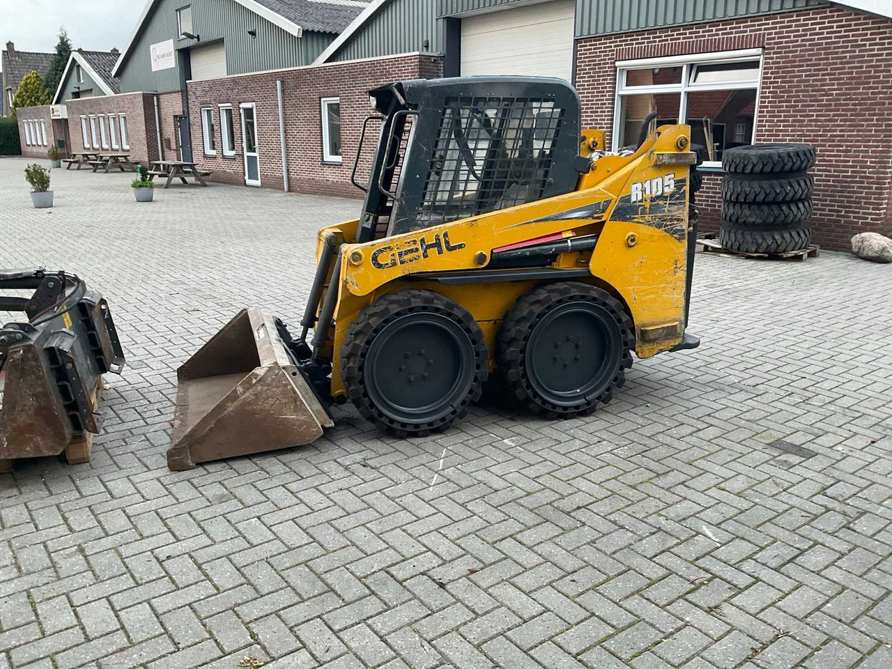 Gehl R105 - Mini fadrom: foto 2 Gehl R105 - Mini fadrom: foto 2