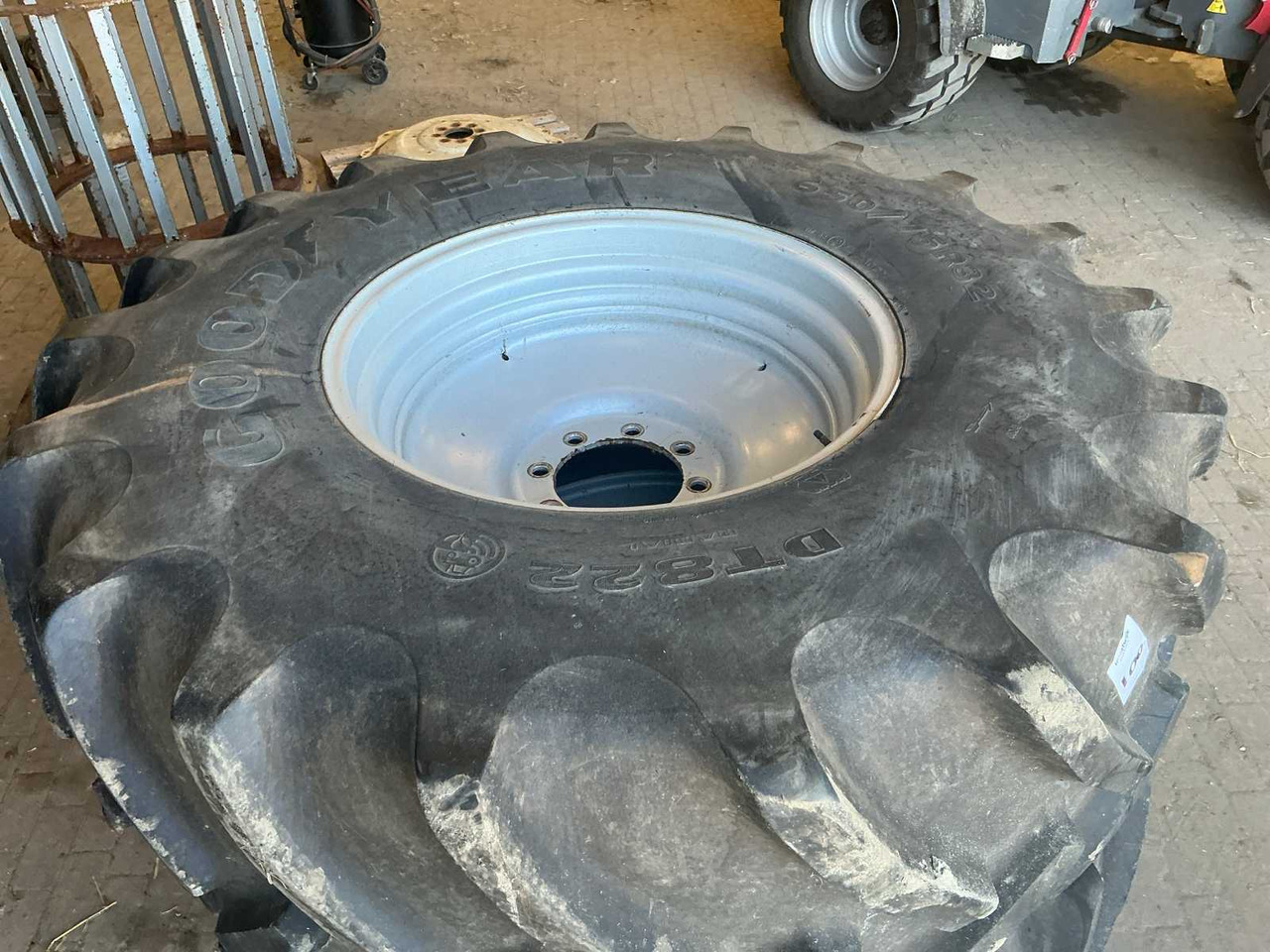 Goodyear - Goma dhe bandazhe për Traktor: foto 3 Goodyear - Goma dhe bandazhe për Traktor: foto 3