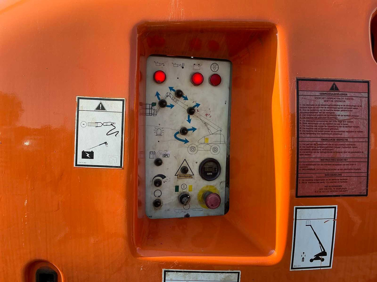 HAULOTTE 2000 HAULOTTE H25TPX AERIAL WORK PLATFORMS - Platformë ajrore: foto 5 HAULOTTE 2000 HAULOTTE H25TPX AERIAL WORK PLATFORMS - Platformë ajrore: foto 5