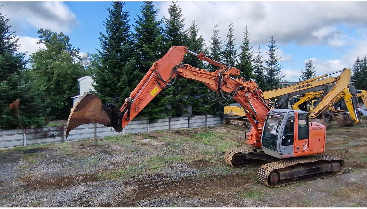 HITACHI ZX225USLC - Ekskavator me zinxhirë: foto 3 HITACHI ZX225USLC - Ekskavator me zinxhirë: foto 3