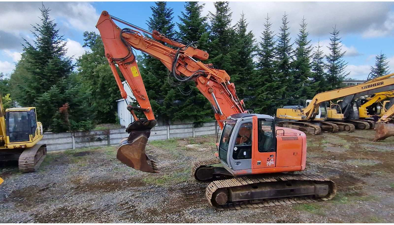 HITACHI ZX225USLC - Ekskavator me zinxhirë: foto 5 HITACHI ZX225USLC - Ekskavator me zinxhirë: foto 5